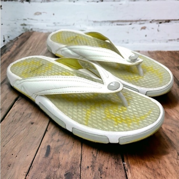 Merrell Astral Thong Waterproof Rubber Sandals White/Yellow Size 8 #0207-J36238 - Picture 1 of 10